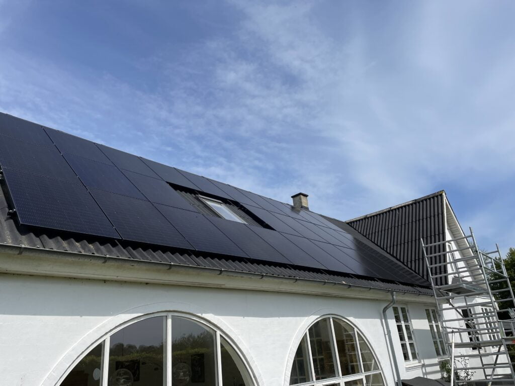 - Solceller - Tømrerfirmaet Roos & Jensen