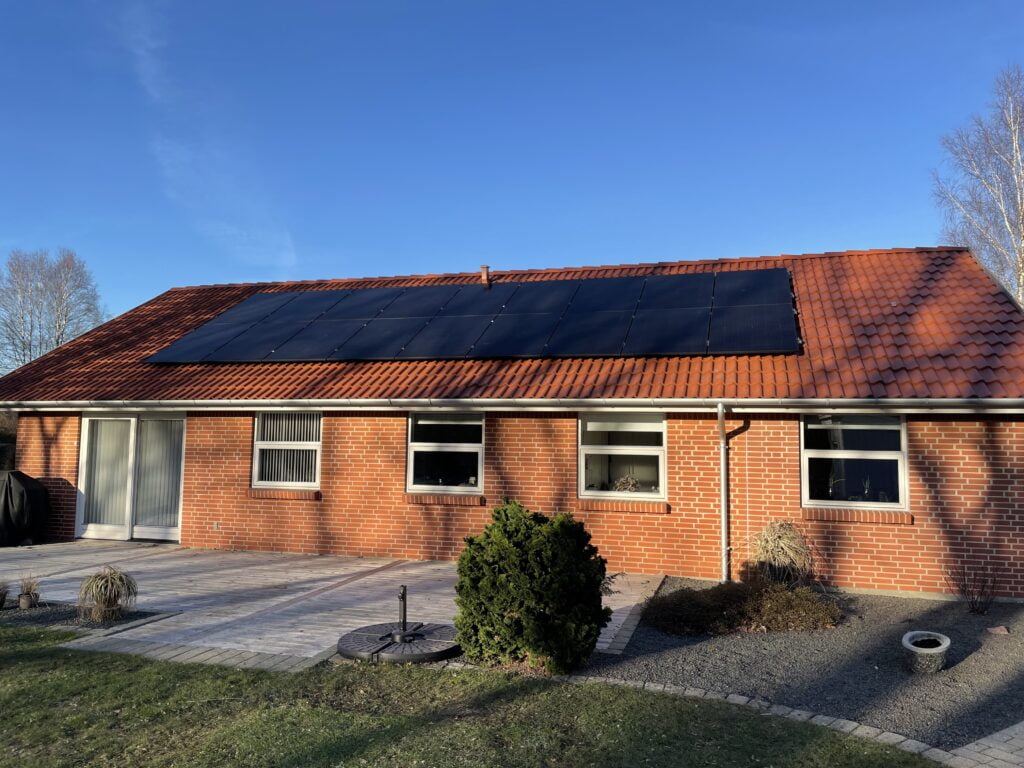 - Solceller - Tømrerfirmaet Roos & Jensen
